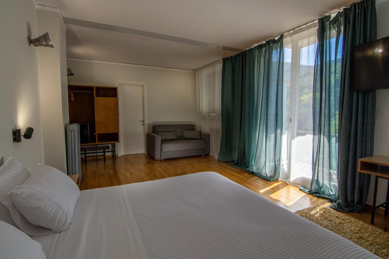 Theoxenia Hotel Andrítsaina Eksteriør bilde
